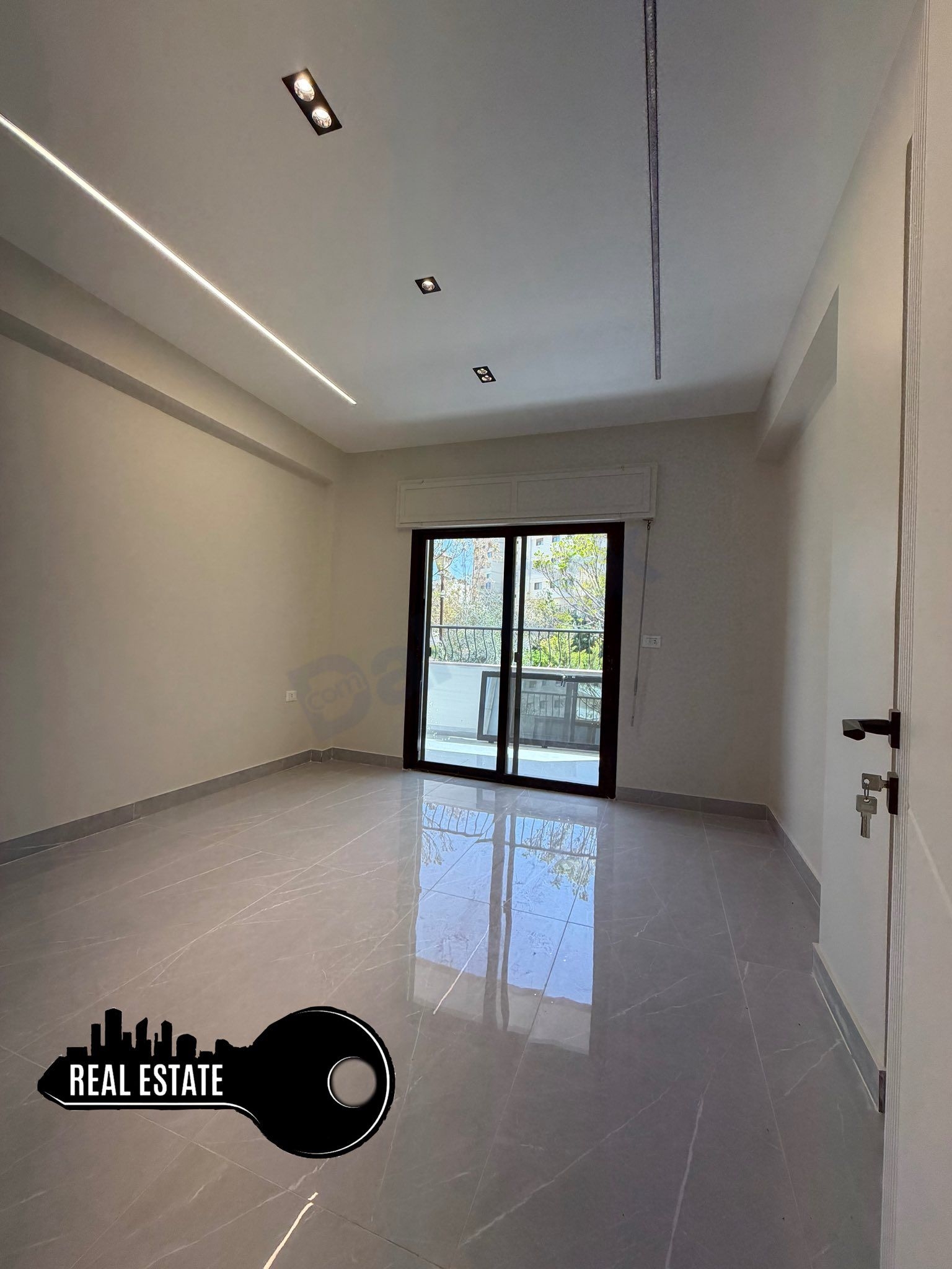 للبيع شقة مقابل جامع الاحمد في ضاحية قدسيا