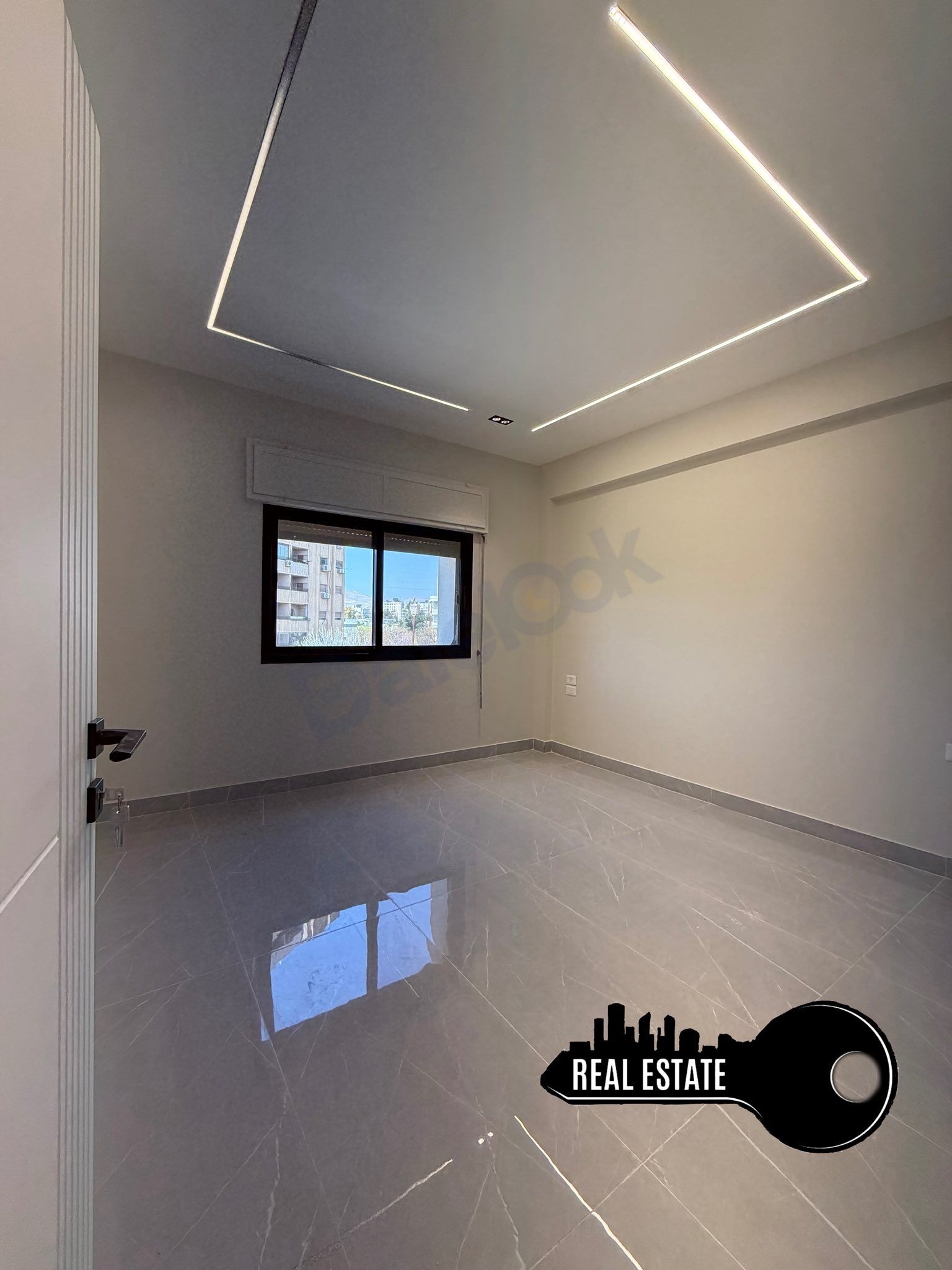 للبيع شقة مقابل جامع الاحمد في ضاحية قدسيا