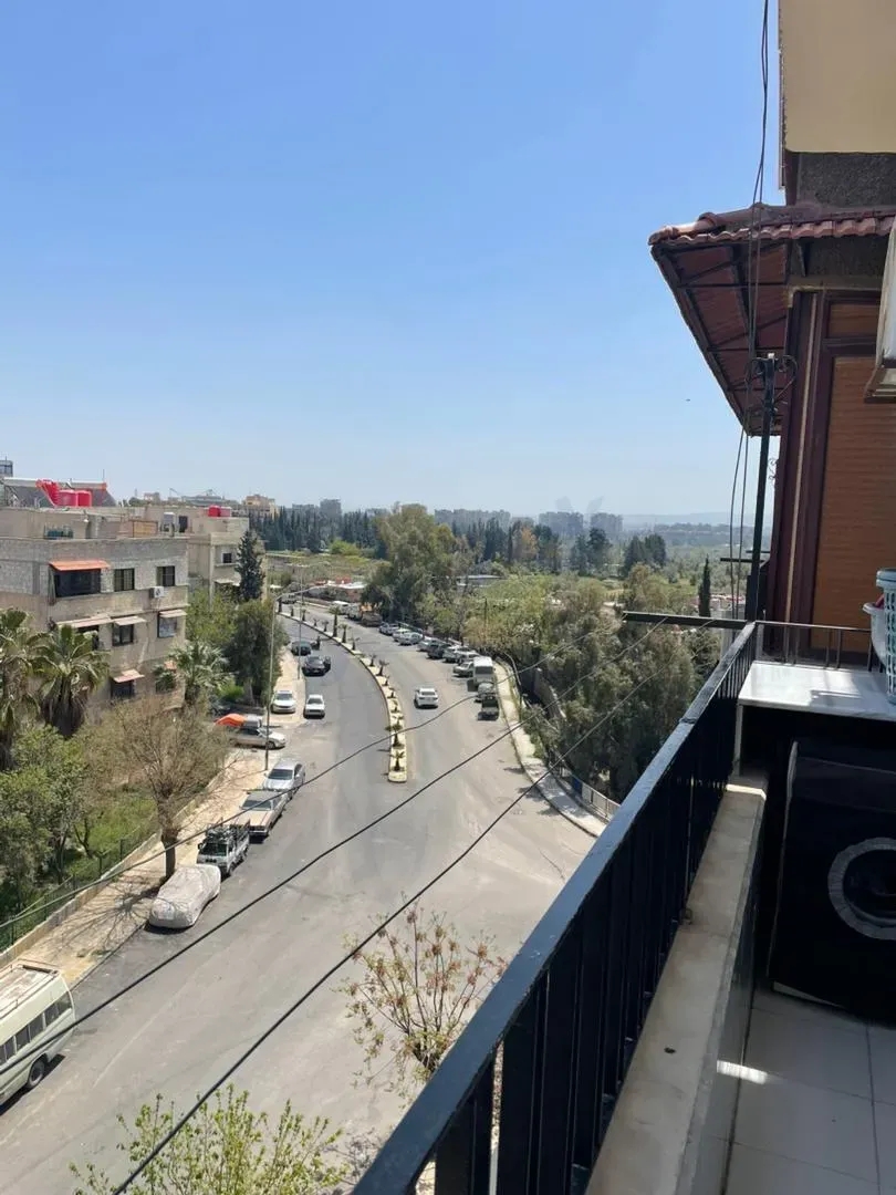 شقة للبيع بإطلالة على جبل قاسيون